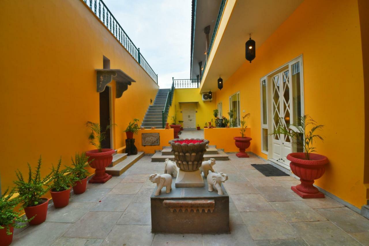 Hôtel Premkunj  à Udaipur Extérieur photo