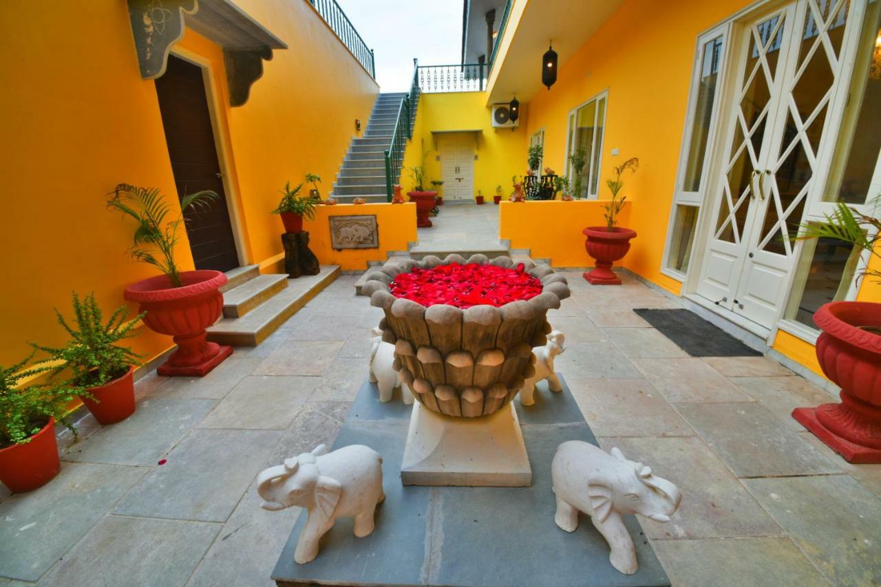 Hôtel Premkunj  à Udaipur Extérieur photo