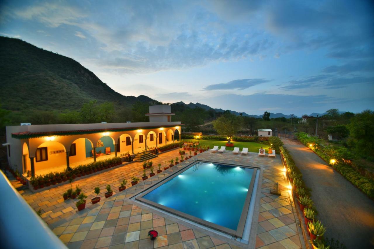 Hôtel Premkunj  à Udaipur Extérieur photo