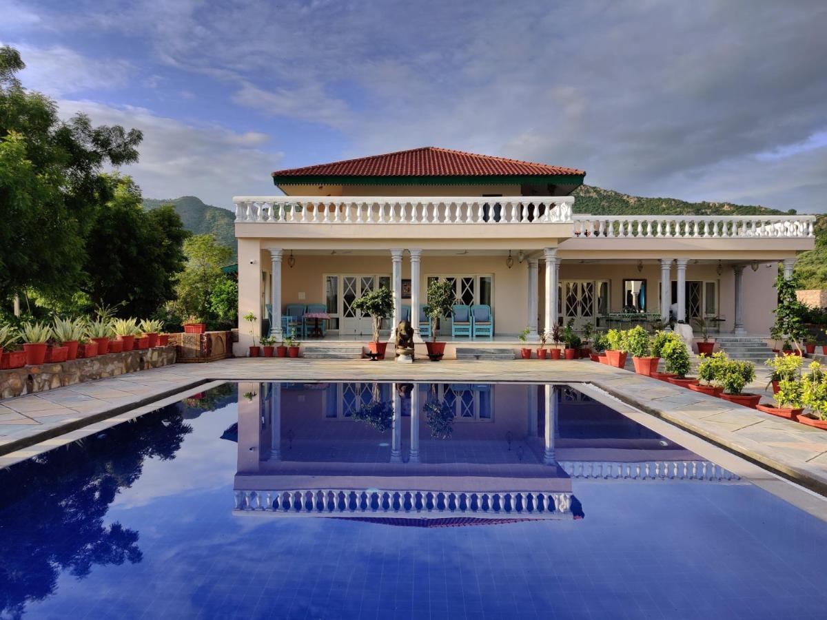 Hôtel Premkunj  à Udaipur Extérieur photo