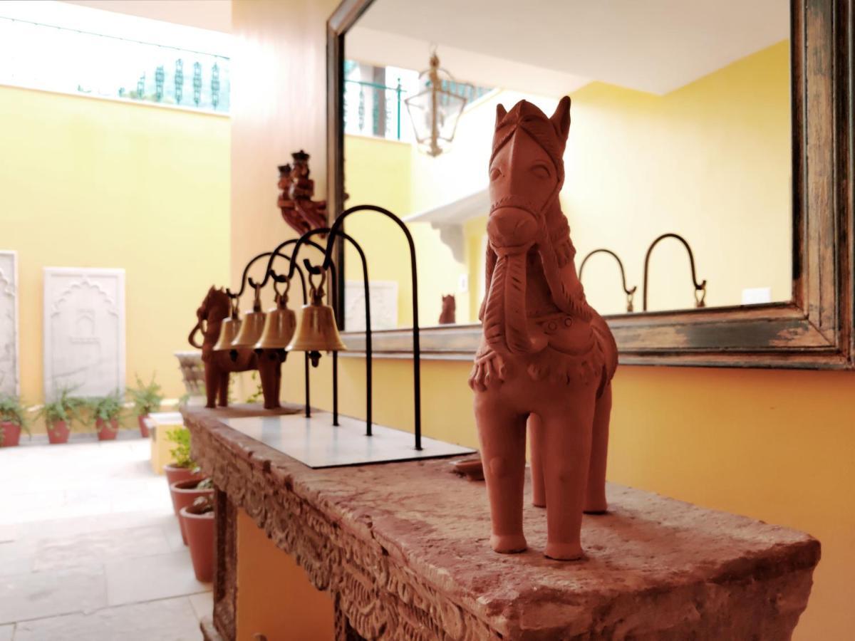 Hôtel Premkunj  à Udaipur Extérieur photo
