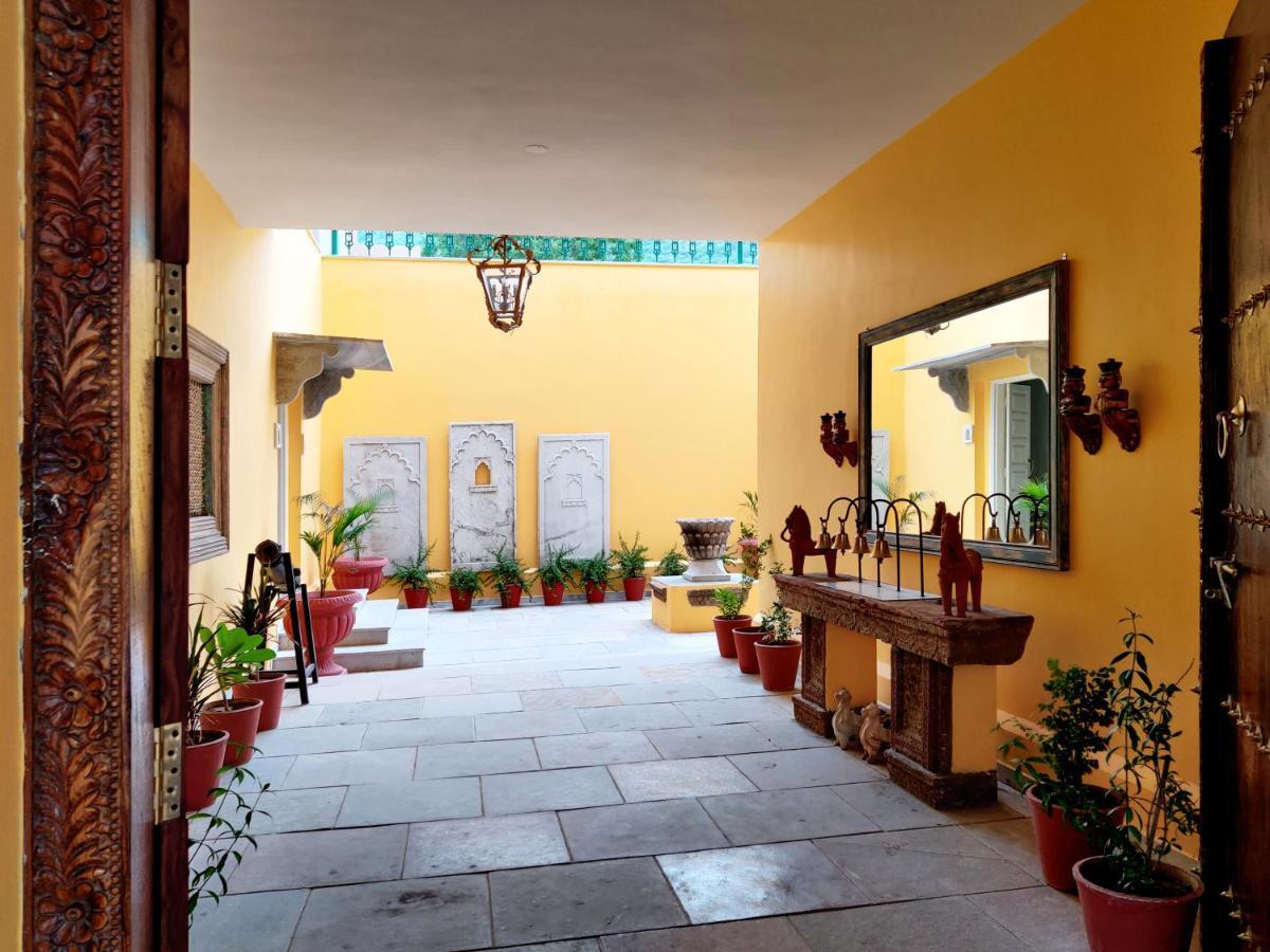 Hôtel Premkunj  à Udaipur Extérieur photo