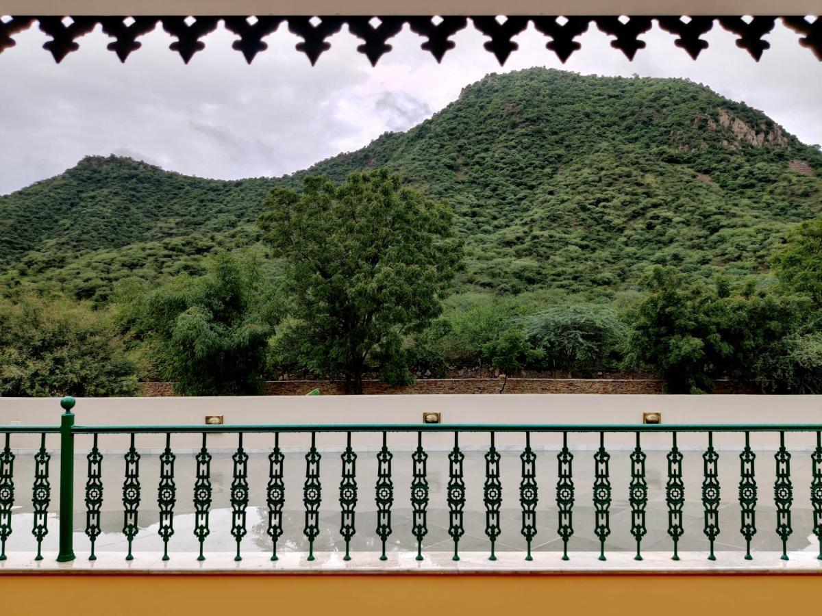 Hôtel Premkunj  à Udaipur Extérieur photo