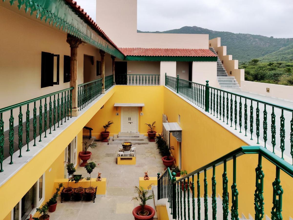Hôtel Premkunj  à Udaipur Extérieur photo
