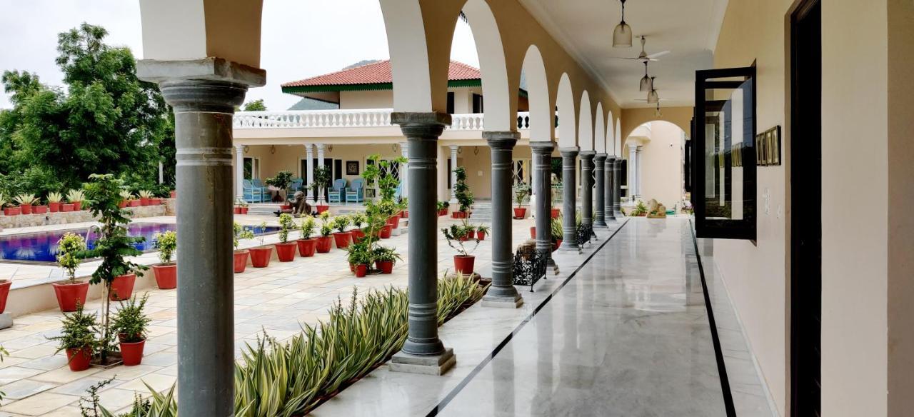 Hôtel Premkunj  à Udaipur Extérieur photo